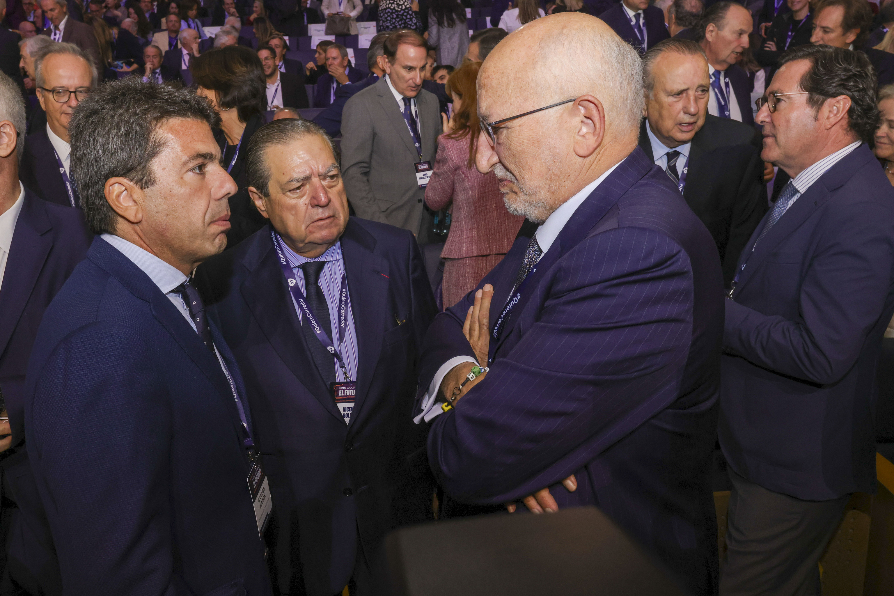 Juan Roig, presidente de Mercadona (dcha.), charla con el presidente de la Generalitat Valenciana, Carlos Maz