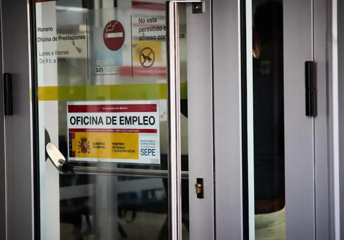 25 detenidos, entre ellos 4 empleados públicos, por defraudar a la seguridad social más de cuatro millones de dólares